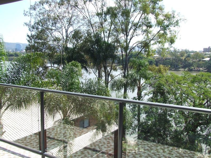 17/136 Macquarie Street, St Lucia QLD 4067