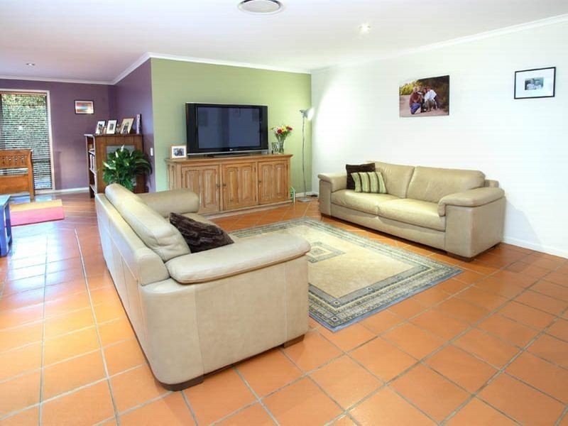 33 Kensington Circuit, Brookfield QLD 4069