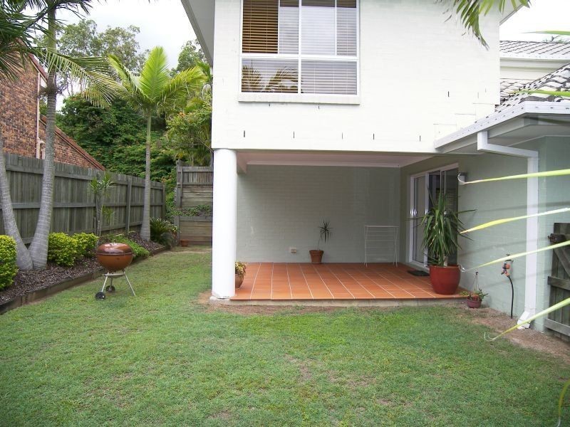 2 Arabilia Close, Chapel Hill QLD 4069