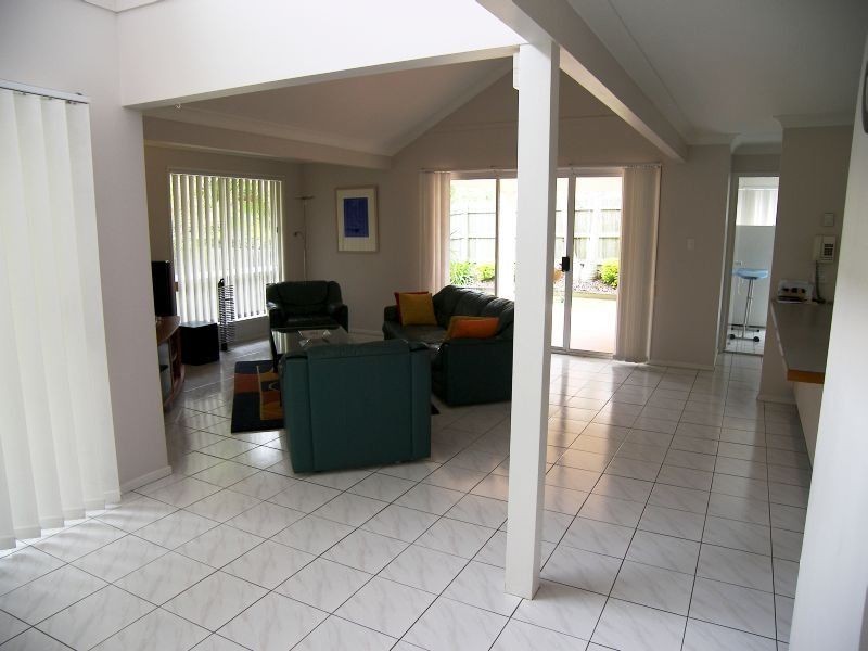 2 Arabilia Close, Chapel Hill QLD 4069