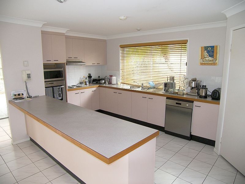 2 Arabilia Close, Chapel Hill QLD 4069