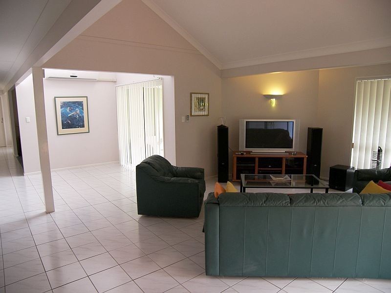 2 Arabilia Close, Chapel Hill QLD 4069