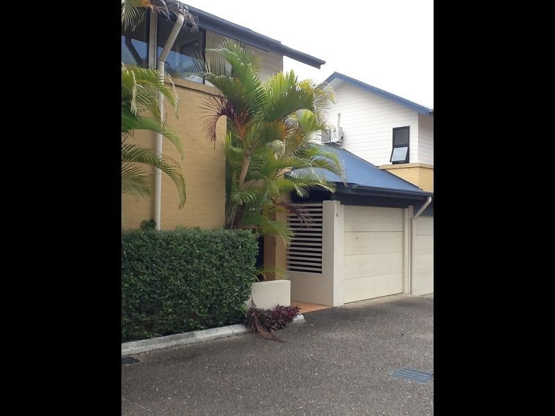 4/122 Central Avenue, Indooroopilly QLD 4068