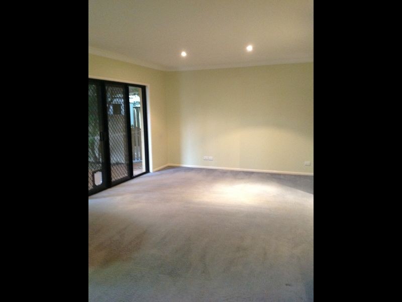 4/122 Central Avenue, Indooroopilly QLD 4068