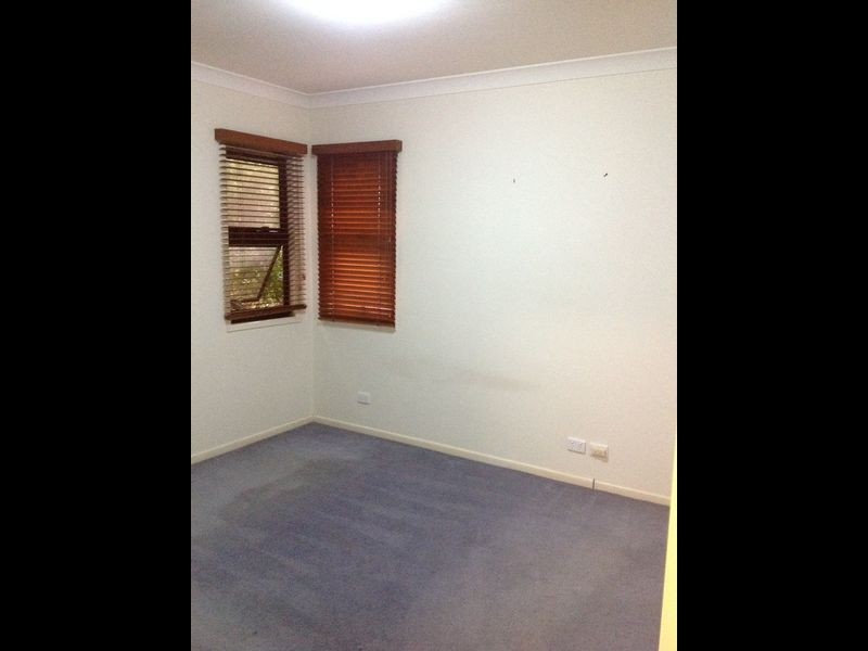 4/122 Central Avenue, Indooroopilly QLD 4068