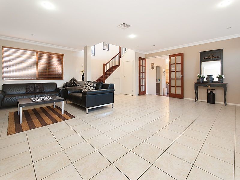 63 Broomfield Street, Taringa QLD 4068