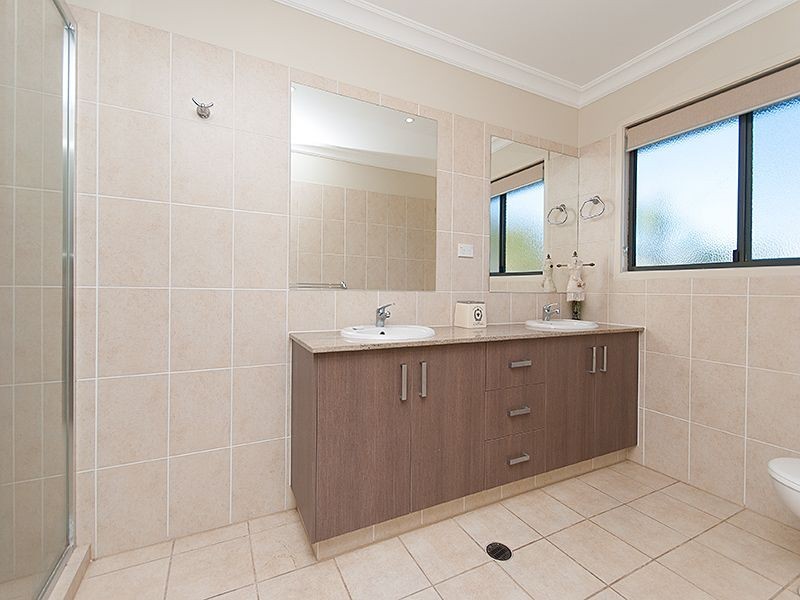 63 Broomfield Street, Taringa QLD 4068