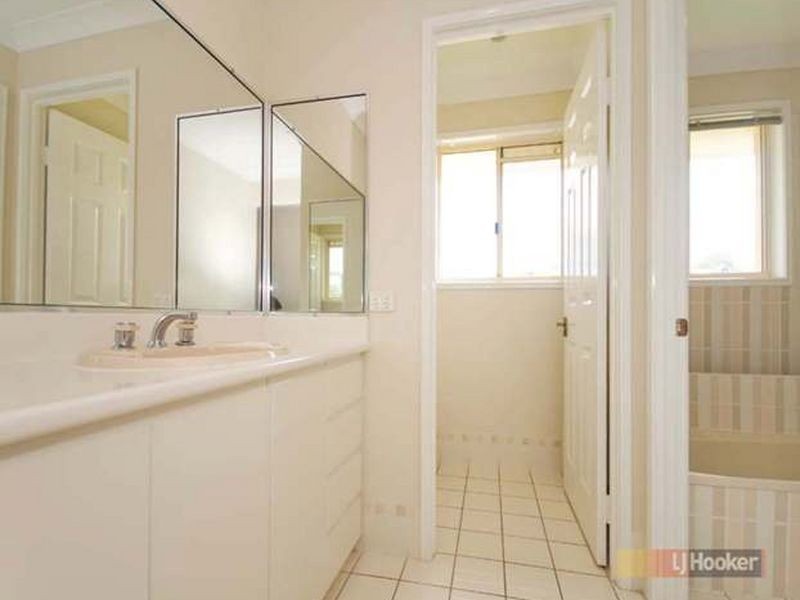 2 Candlebark Crescent, Chapel Hill QLD 4069