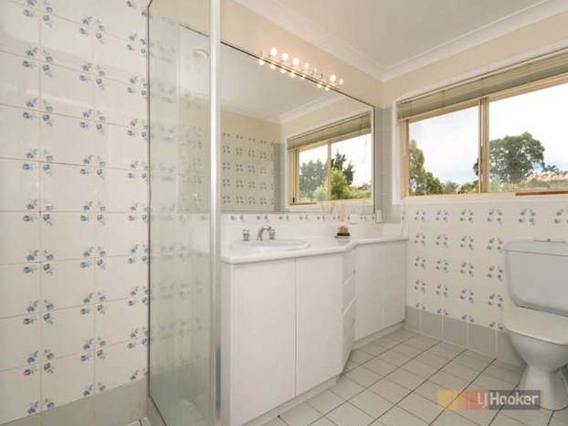 2 Candlebark Crescent, Chapel Hill QLD 4069