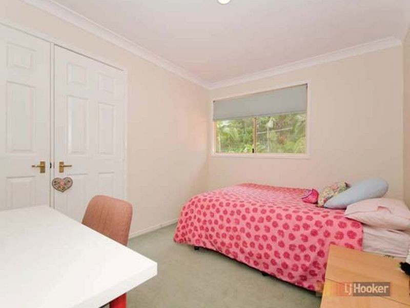 2 Candlebark Crescent, Chapel Hill QLD 4069