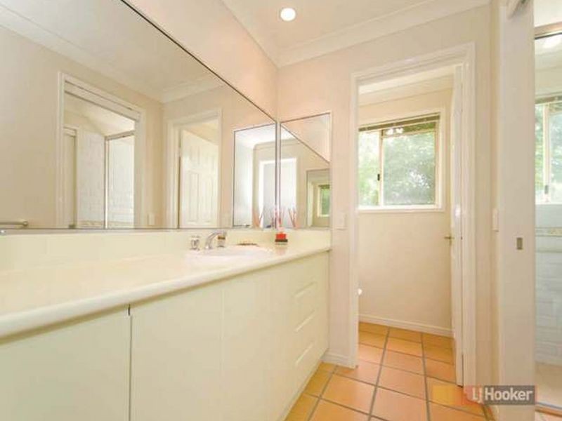 2 Candlebark Crescent, Chapel Hill QLD 4069
