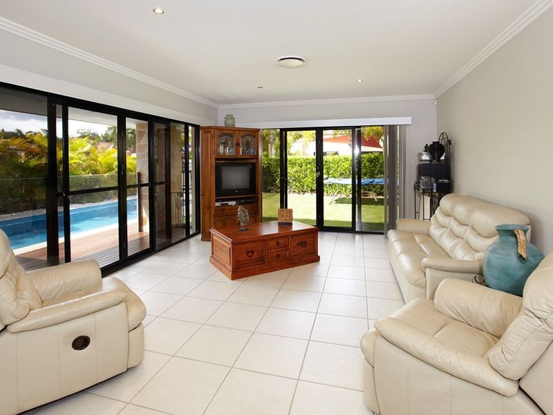 4 Barcoo Crescent, Sinnamon Park QLD 4073