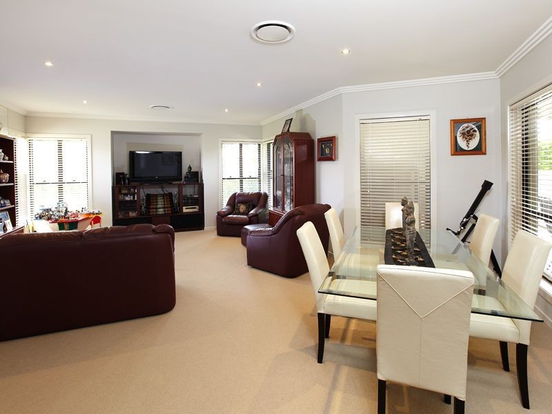 4 Barcoo Crescent, Sinnamon Park QLD 4073