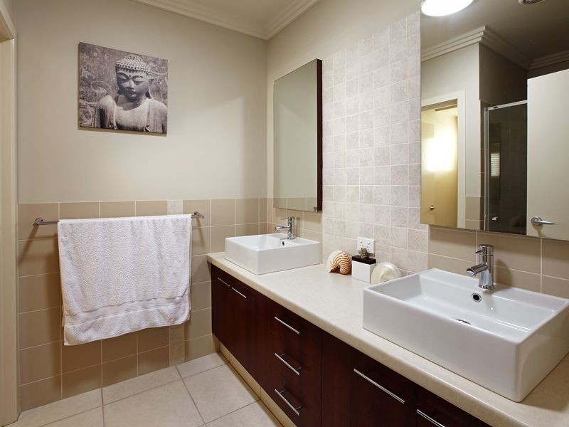 4 Barcoo Crescent, Sinnamon Park QLD 4073