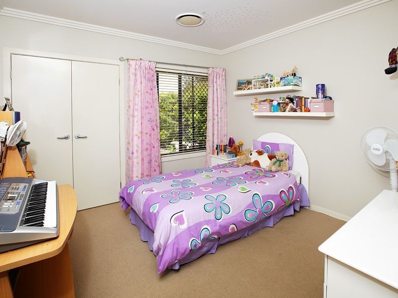 4 Barcoo Crescent, Sinnamon Park QLD 4073
