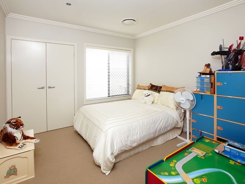 4 Barcoo Crescent, Sinnamon Park QLD 4073