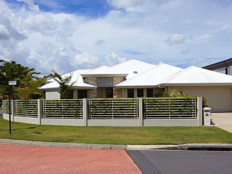 4 Barcoo Crescent, Sinnamon Park QLD 4073