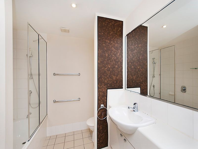 1/7 Landsborough Terrace, Toowong QLD 4066