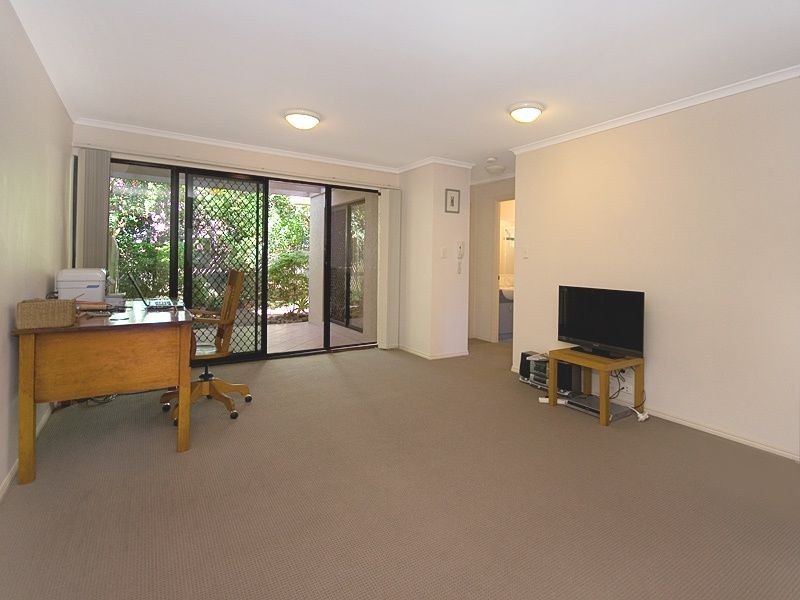 2/30 Vincent Street, Indooroopilly QLD 4068