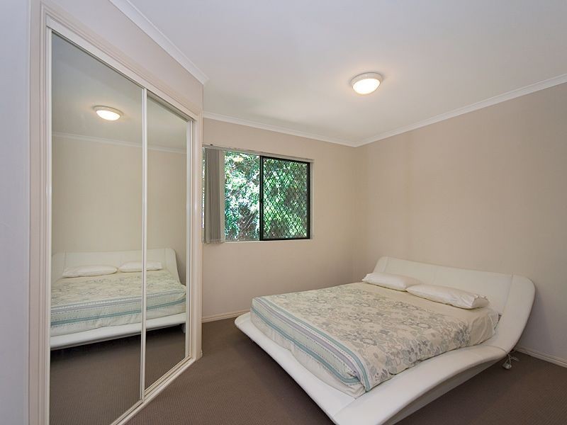 2/30 Vincent Street, Indooroopilly QLD 4068