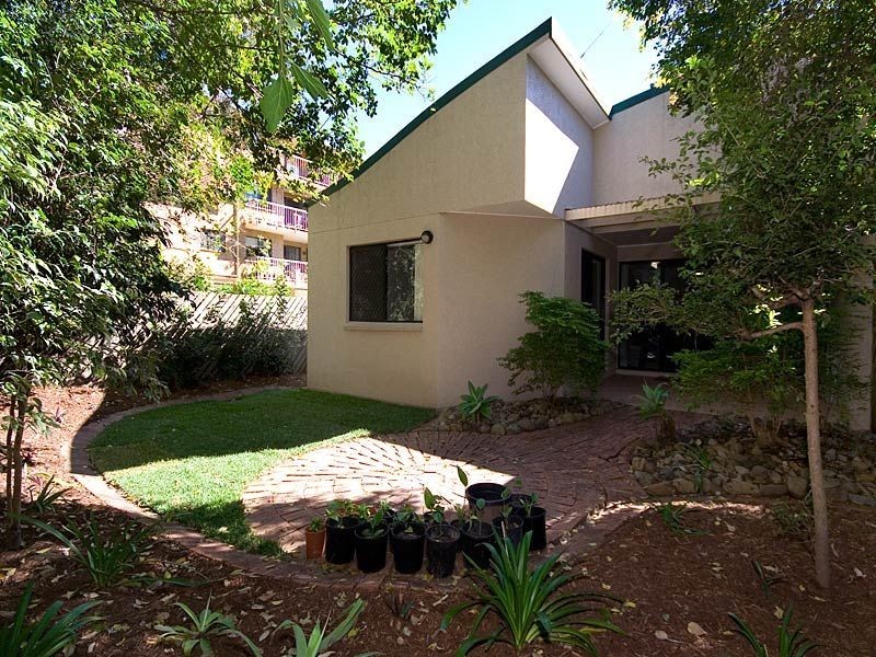 2/30 Vincent Street, Indooroopilly QLD 4068