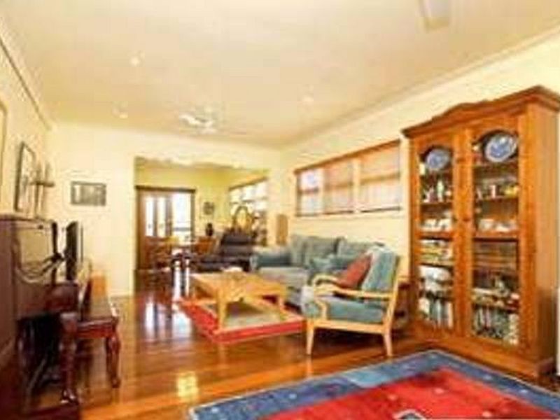 22 Greenlaw Street, Indooroopilly QLD 4068