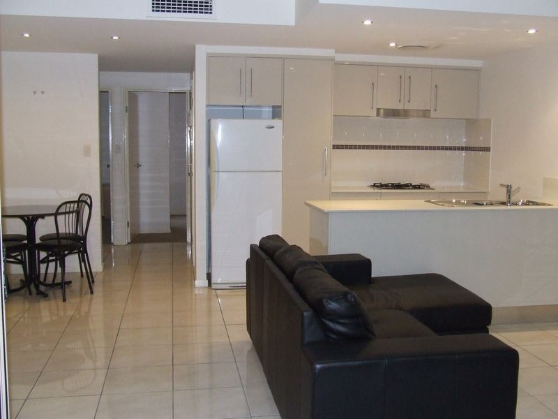 1/76 Durham Street, St Lucia QLD 4067