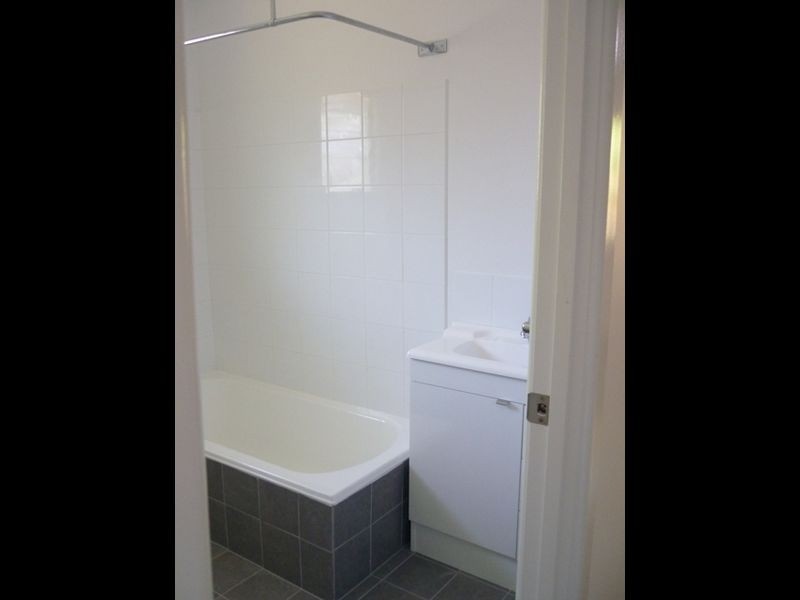 2/159 Sir Fred Schonell Drive, St Lucia QLD 4067