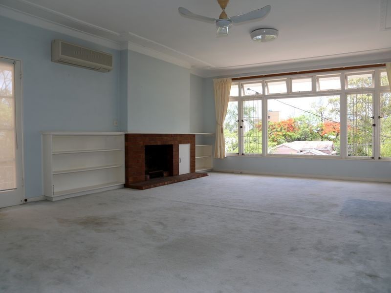 19 Sir Fred Schonell Drive, St Lucia QLD 4067