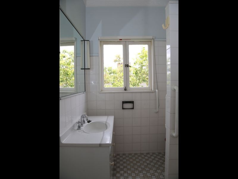 19 Sir Fred Schonell Drive, St Lucia QLD 4067