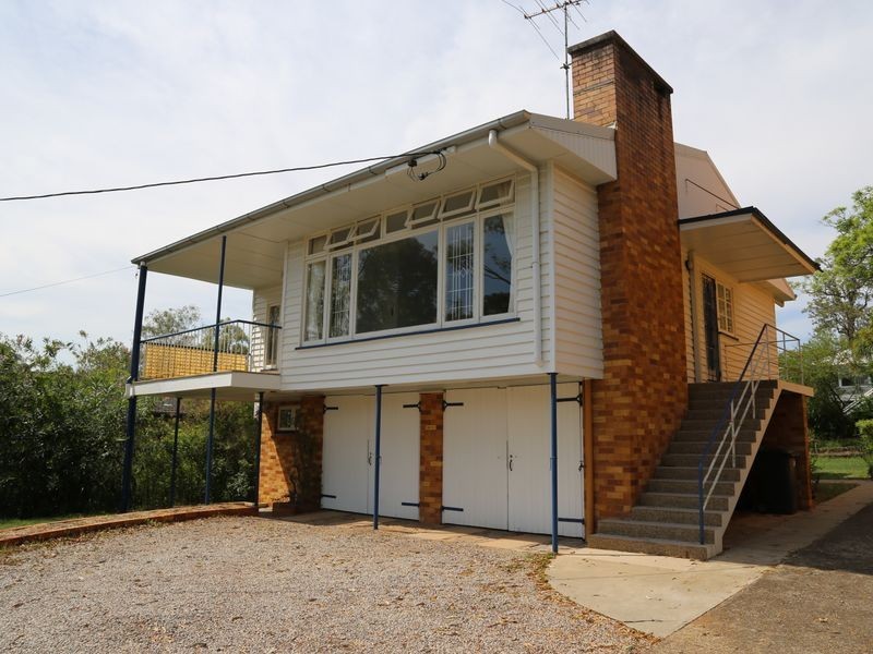 19 Sir Fred Schonell Drive, St Lucia QLD 4067