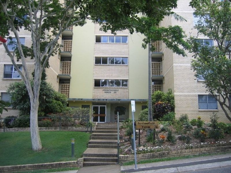 3/36 Jerdanefield Road, St Lucia QLD 4067