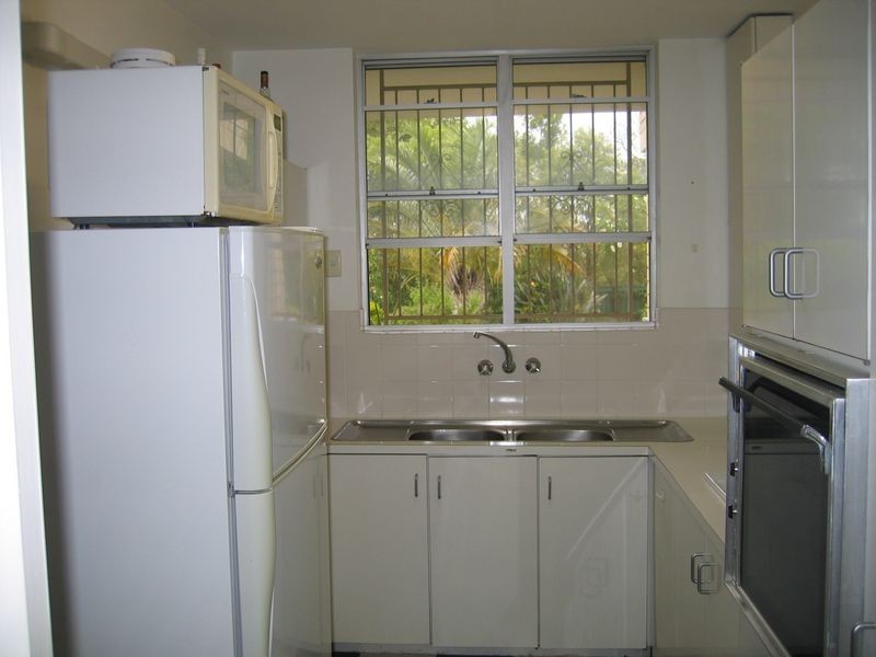 3/36 Jerdanefield Road, St Lucia QLD 4067