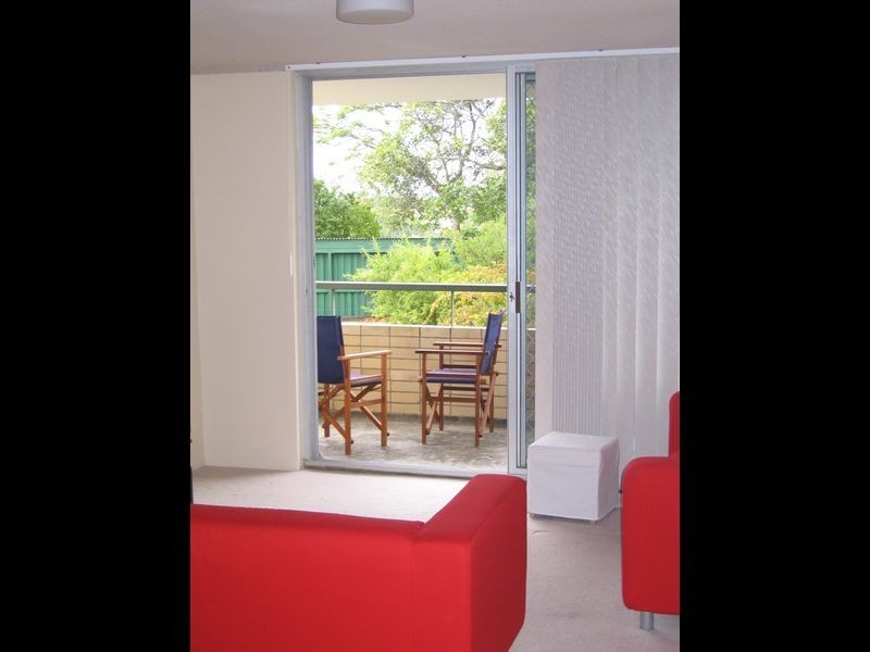 3/36 Jerdanefield Road, St Lucia QLD 4067