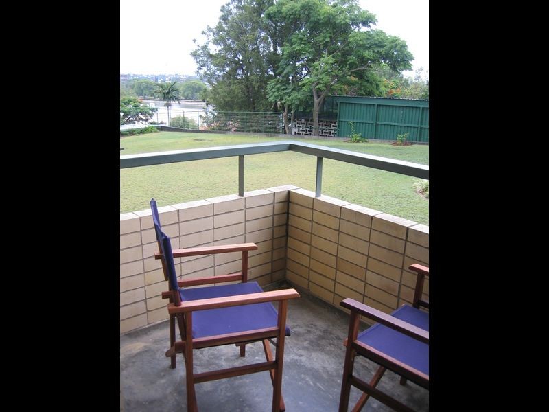 3/36 Jerdanefield Road, St Lucia QLD 4067