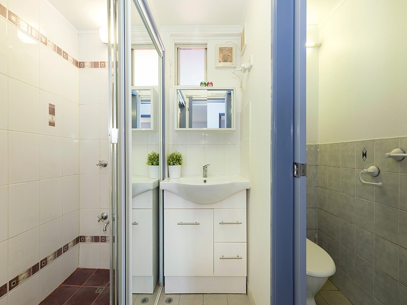 2/70 Mitre Street, St Lucia QLD 4067