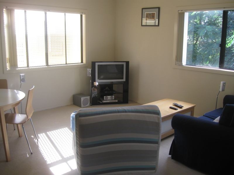 3/36 Warren Street, St Lucia QLD 4067