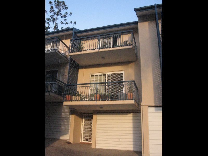 3/2-4 Moore Street, Taringa QLD 4068