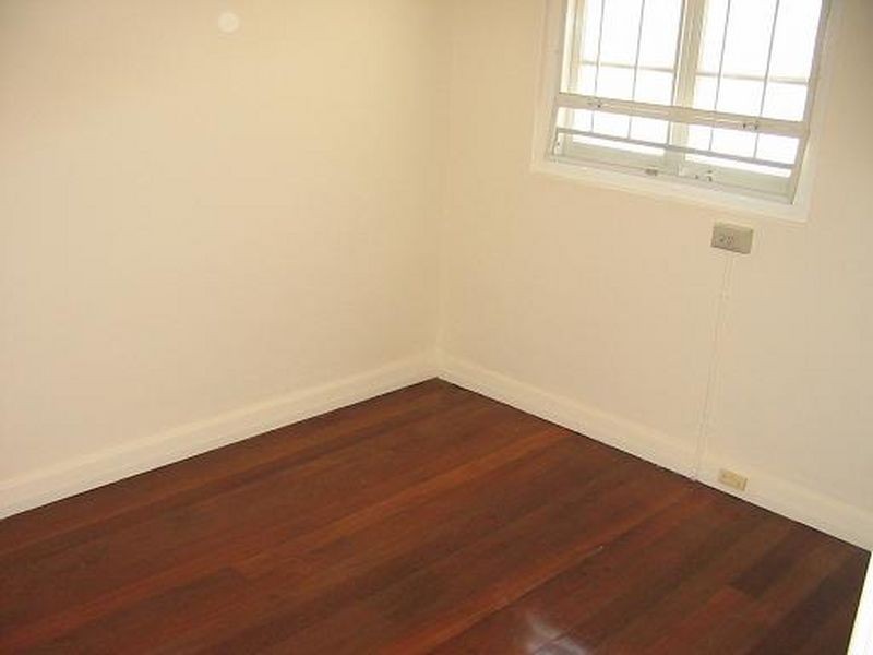 100 Eighth Avenue, St Lucia QLD 4067