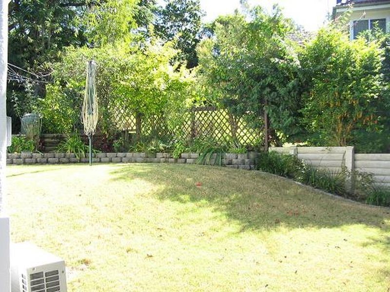 100 Eighth Avenue, St Lucia QLD 4067