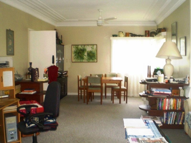 87 Tenth Avenue, St Lucia QLD 4067