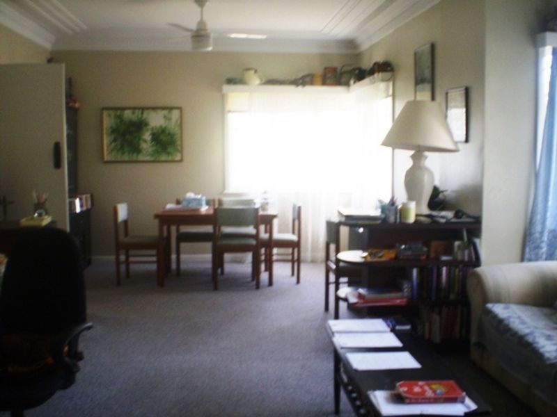 87 Tenth Avenue, St Lucia QLD 4067