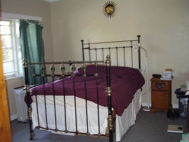 87 Tenth Avenue, St Lucia QLD 4067