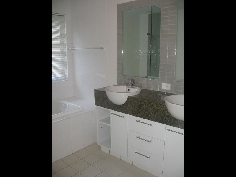 2/16 Cadell Street, Toowong QLD 4066