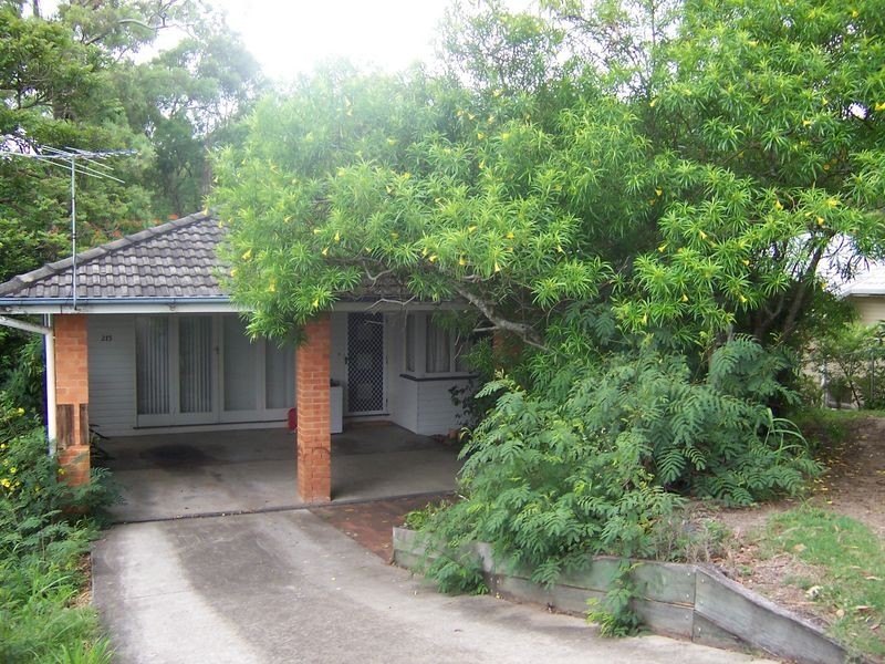 215 Carmody Road, St Lucia QLD 4067