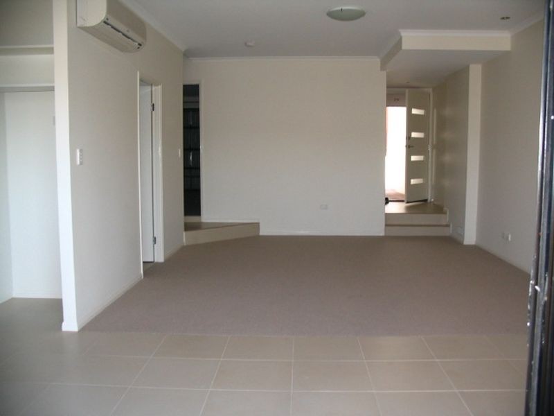 4/52 Golden Crest Place, Bellbowrie QLD 4070