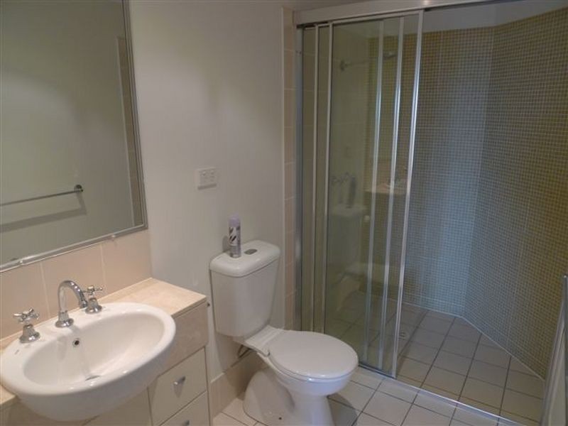 24/11 Grosvenor Road, Indooroopilly QLD 4068