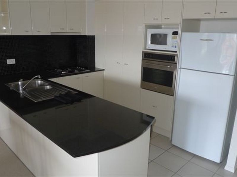 24/11 Grosvenor Road, Indooroopilly QLD 4068