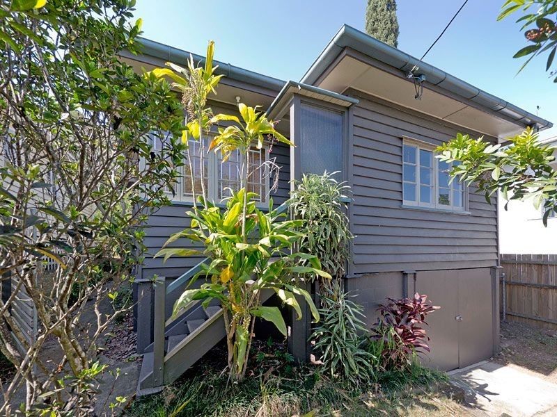10 Newcross Street, Indooroopilly QLD 4068