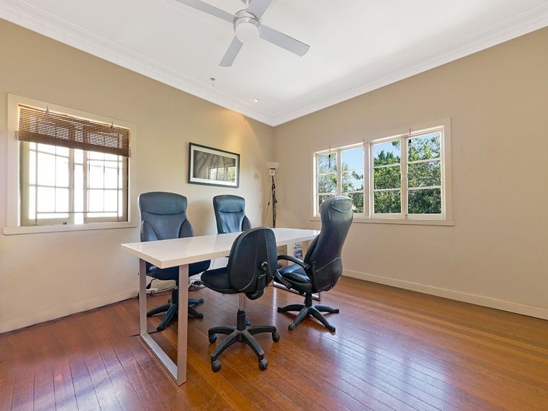 10 Newcross Street, Indooroopilly QLD 4068